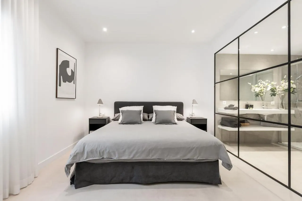 Large Apartment In Playas Del Duque Marbella